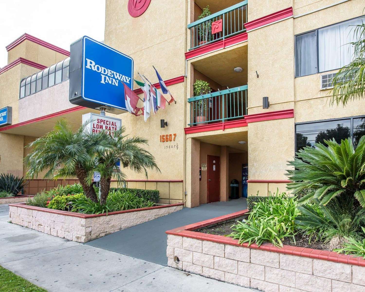Hotel RODEWAY INN NEAR STUBHUB CENTER