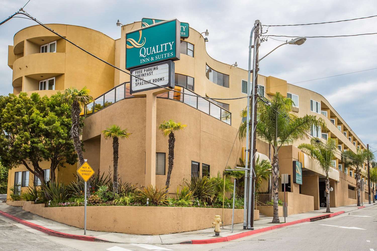 Hotel QUALITY INN & SUITES