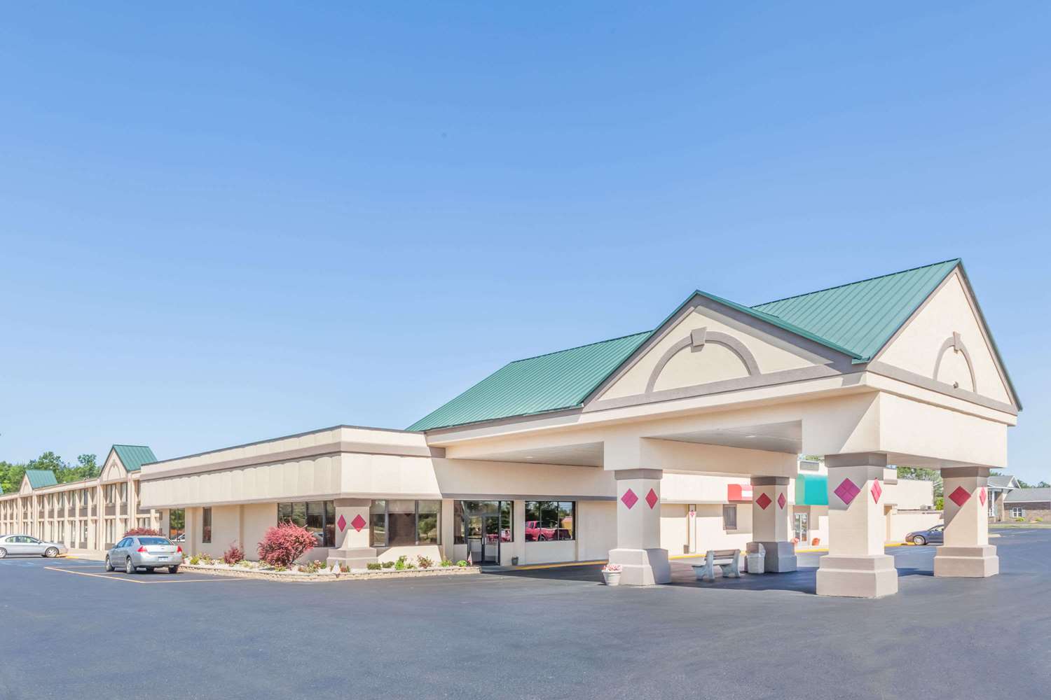 Hotel RAMADA BY WYNDHAM GRAYLING HOTEL & CONFERENCE CENTER