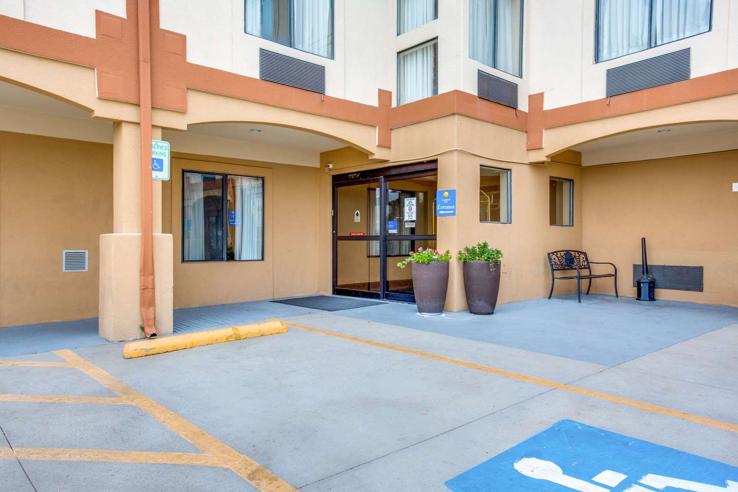 Hotel COMFORT INN & SUITES LOVE FIELD-DALLAS MARKET CENTER