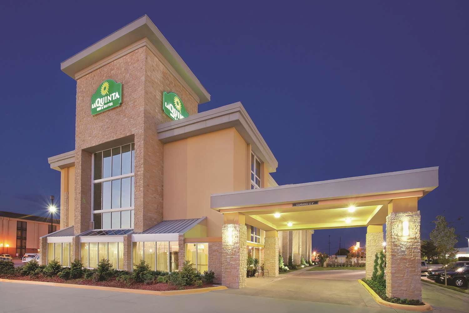 Hotel LA QUINTA INN & SUITES DALLAS I-35 WALNUT HILL LN