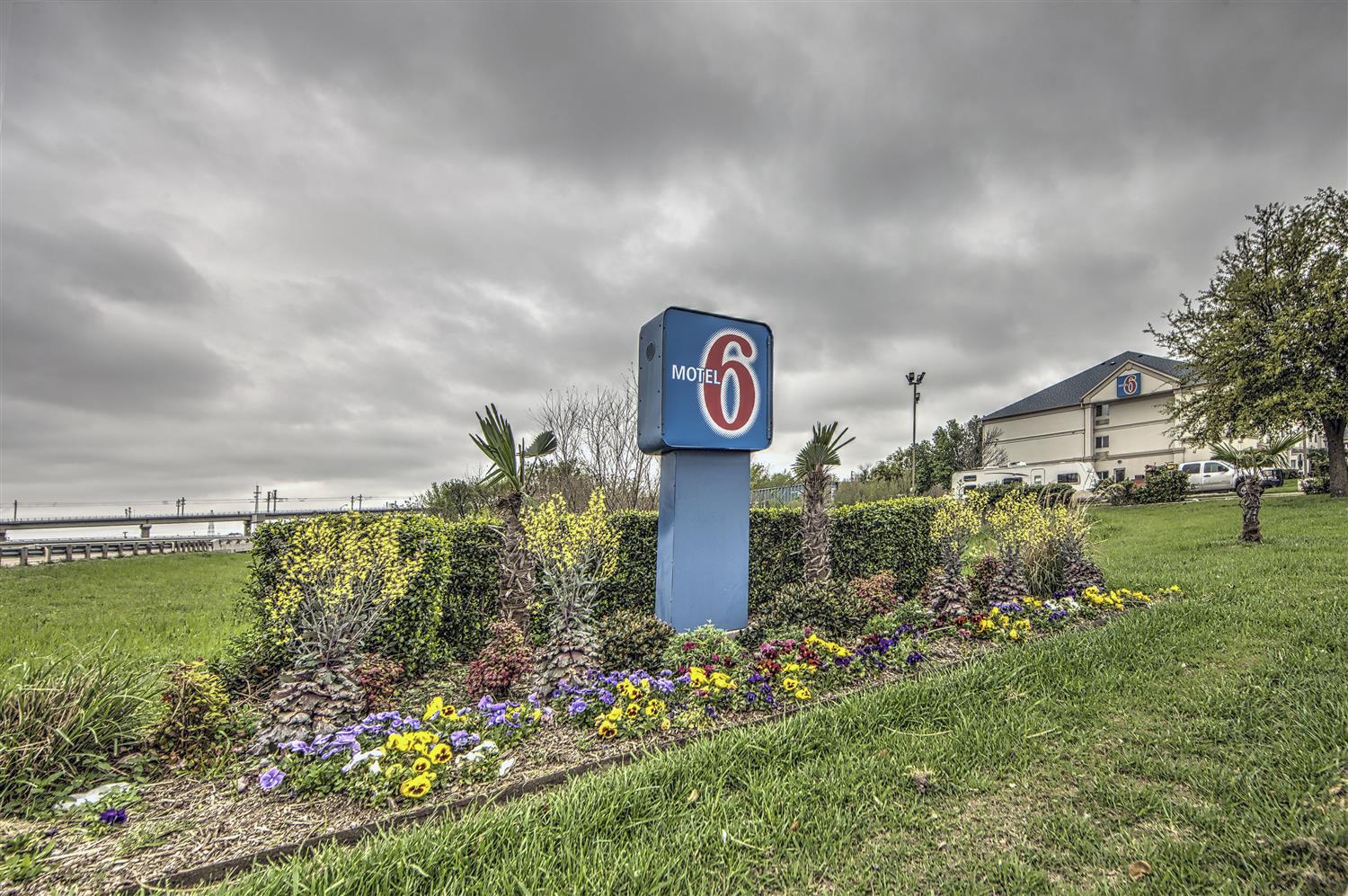 Hotel MOTEL 6 DALLAS - NORTHWEST