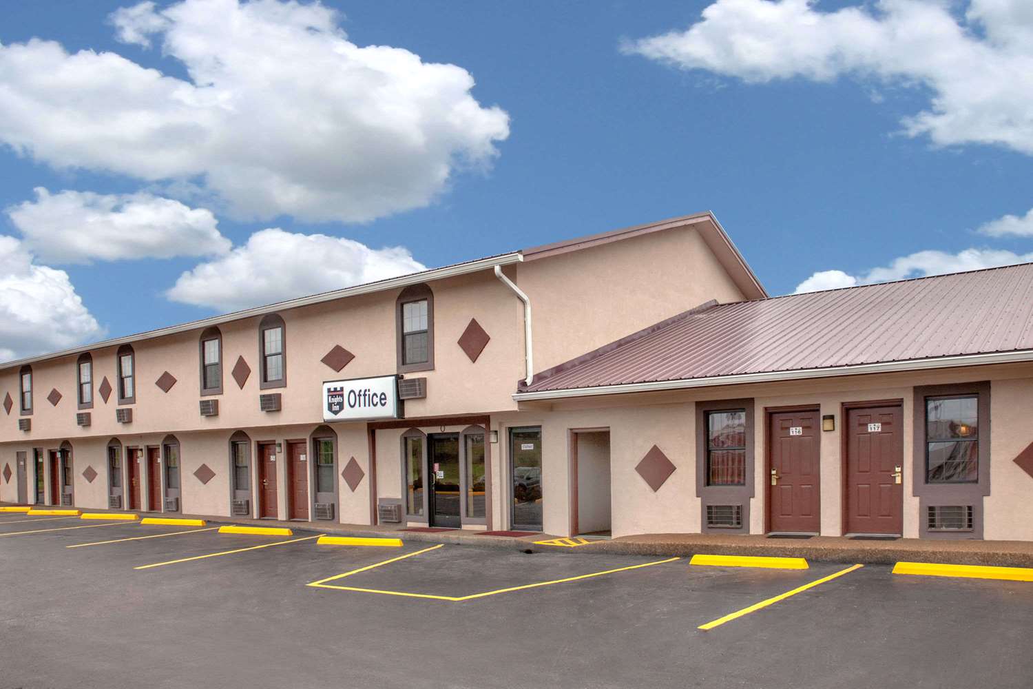 Hotel KNIGHTS INN WILDERSVILLE