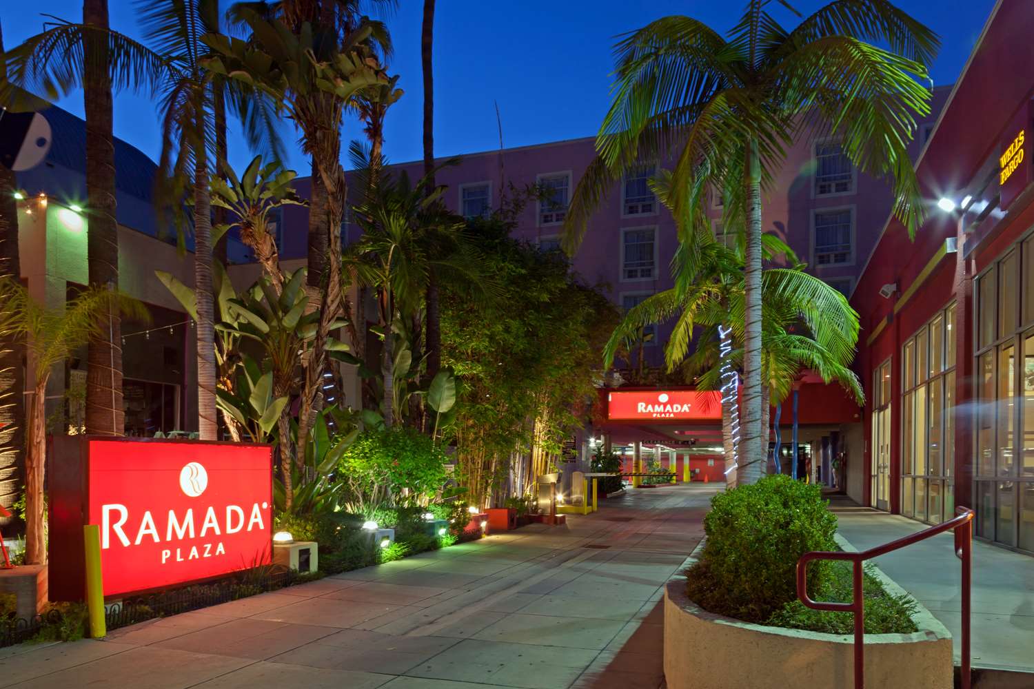 Hotel RAMADA PLAZA BY WYNDHAM WEST HOLLYWOOD HOTEL & SUITES