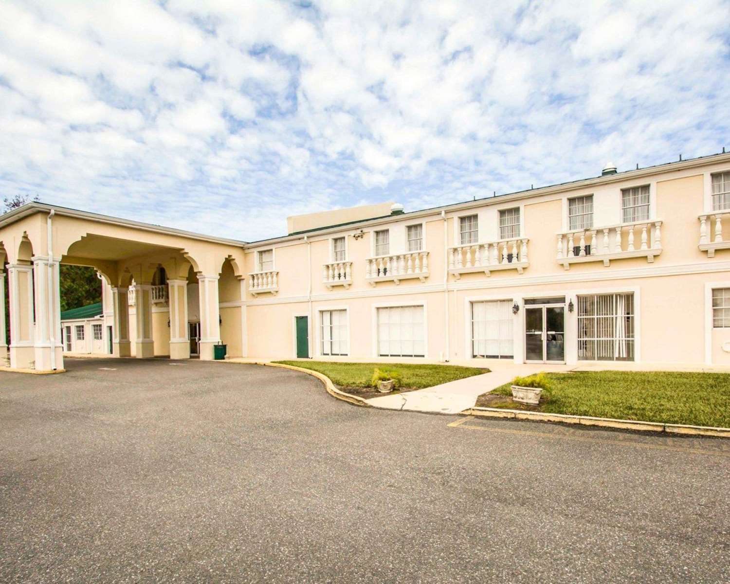 Hotel QUALITY INN AIRPORT