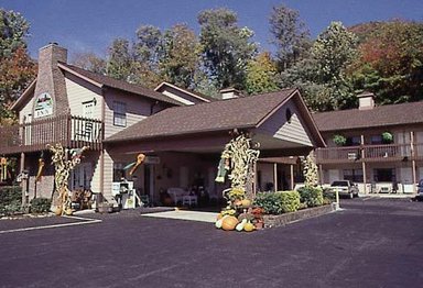 Hotel JONATHAN CREEK INN AND VILLAS