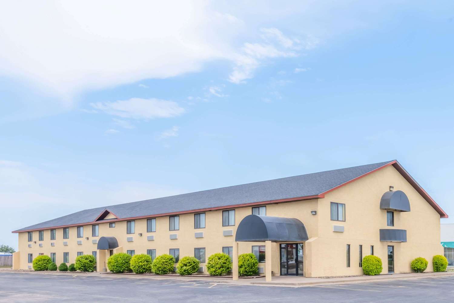 Hotel SUPER 8 BY WYNDHAM PRATT