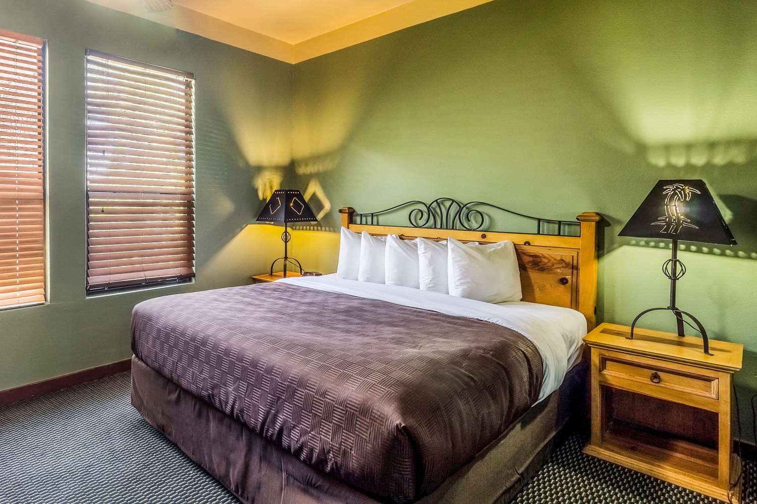 Hotel CLARION INN & SUITES MISSION