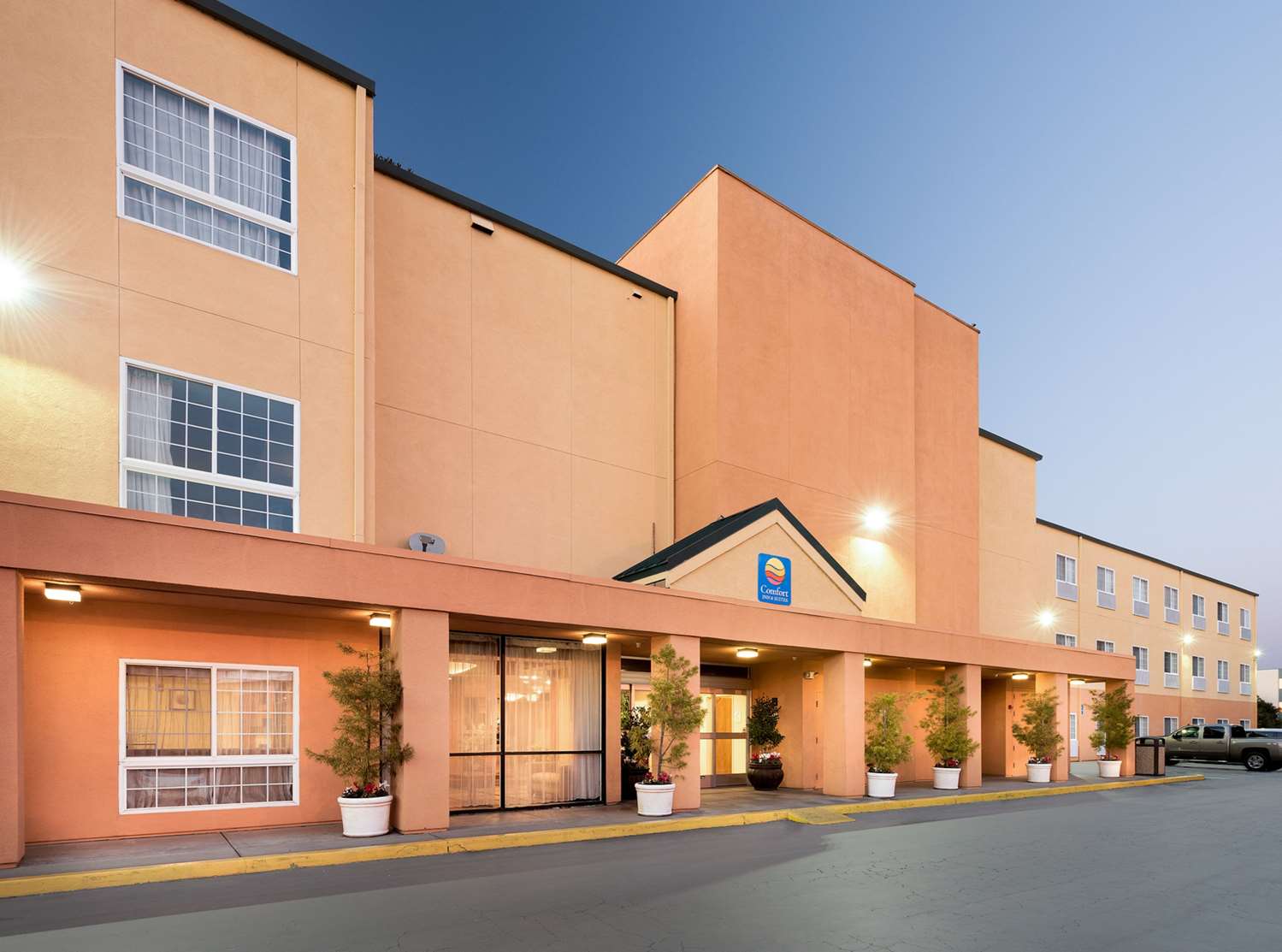 Hotel COMFORT INN & SUITES NEAR OAKLAND AIRPORT