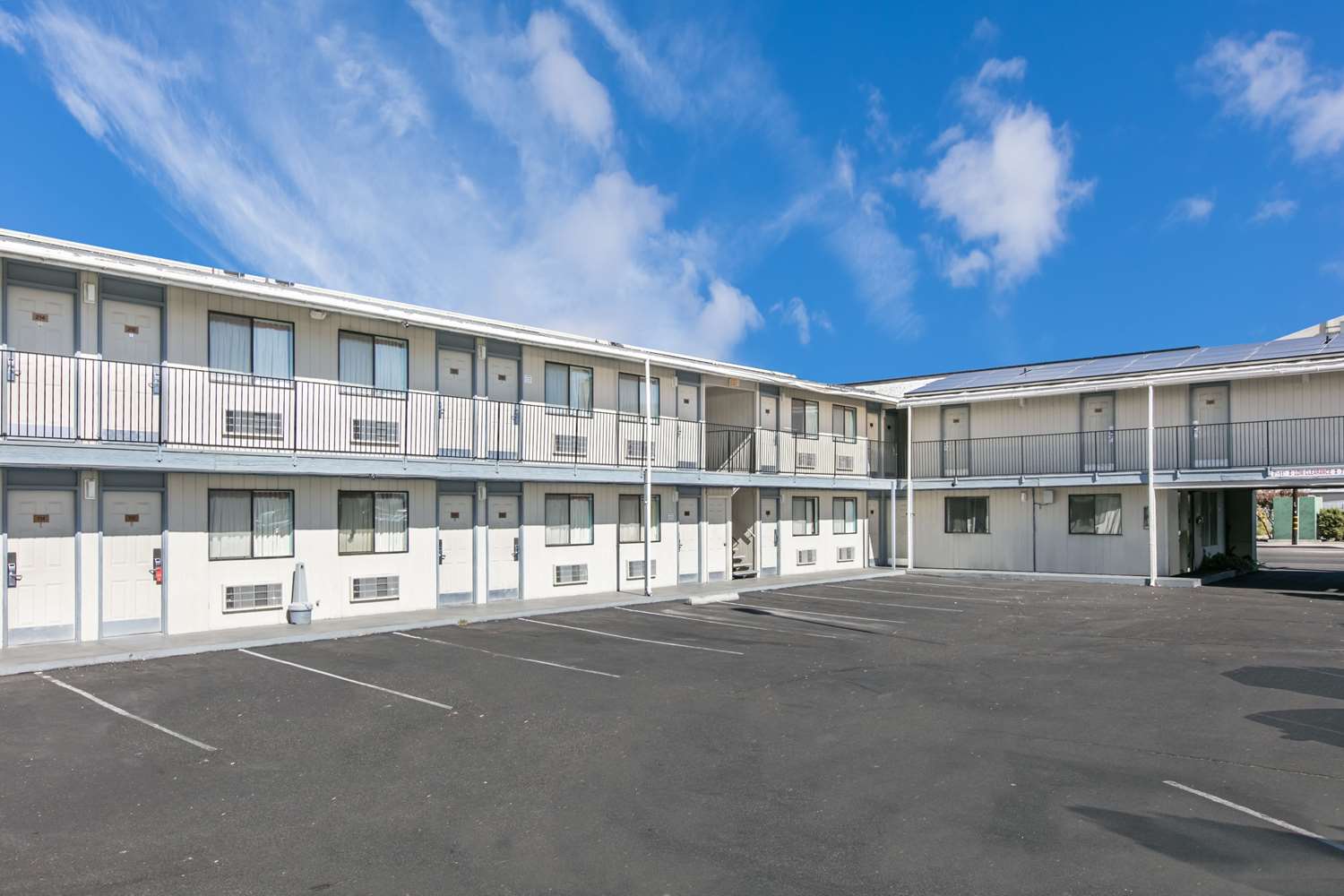 Hotel SUPER 8 BISHOP