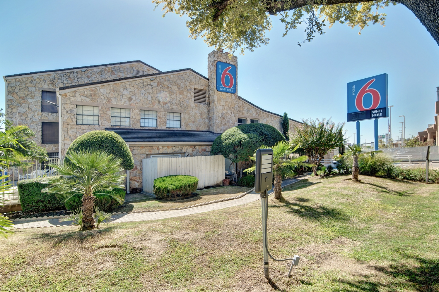 Hotel MOTEL 6 DALLAS - GALLERIA