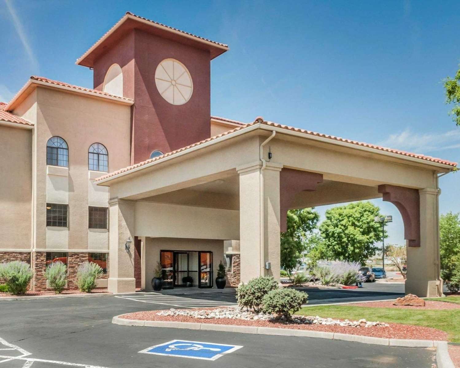 Hotel QUALITY INN & SUITES