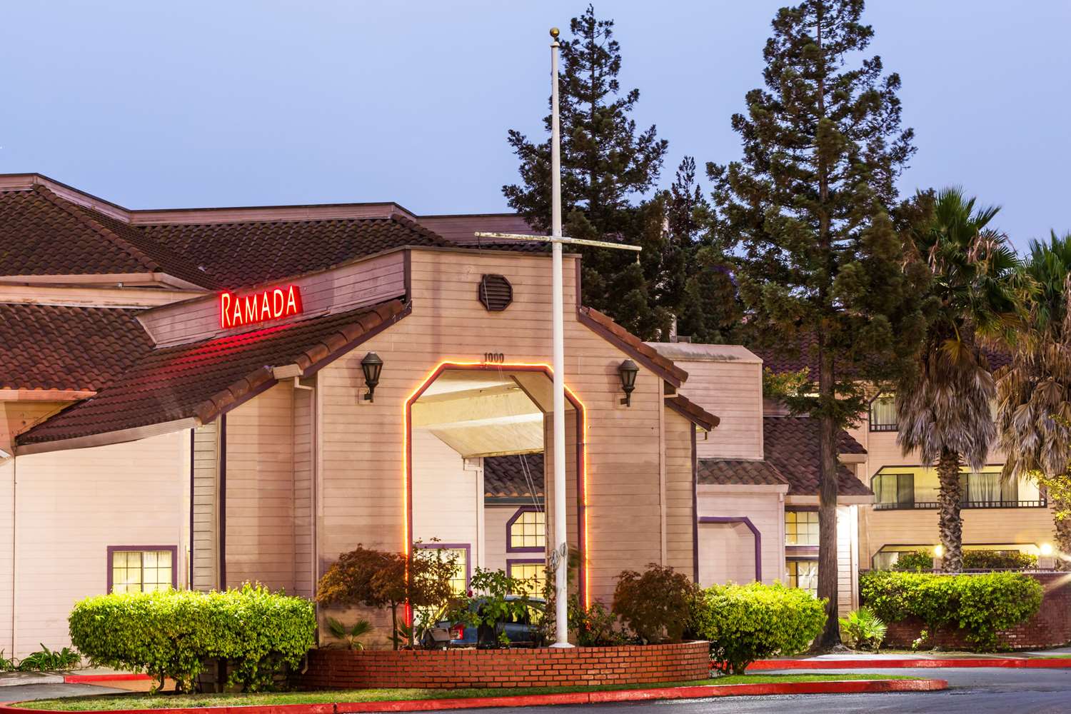 Hotel RAMADA VALLEJO NEAR SIX FLAGS DISCOVERY KINGDOM