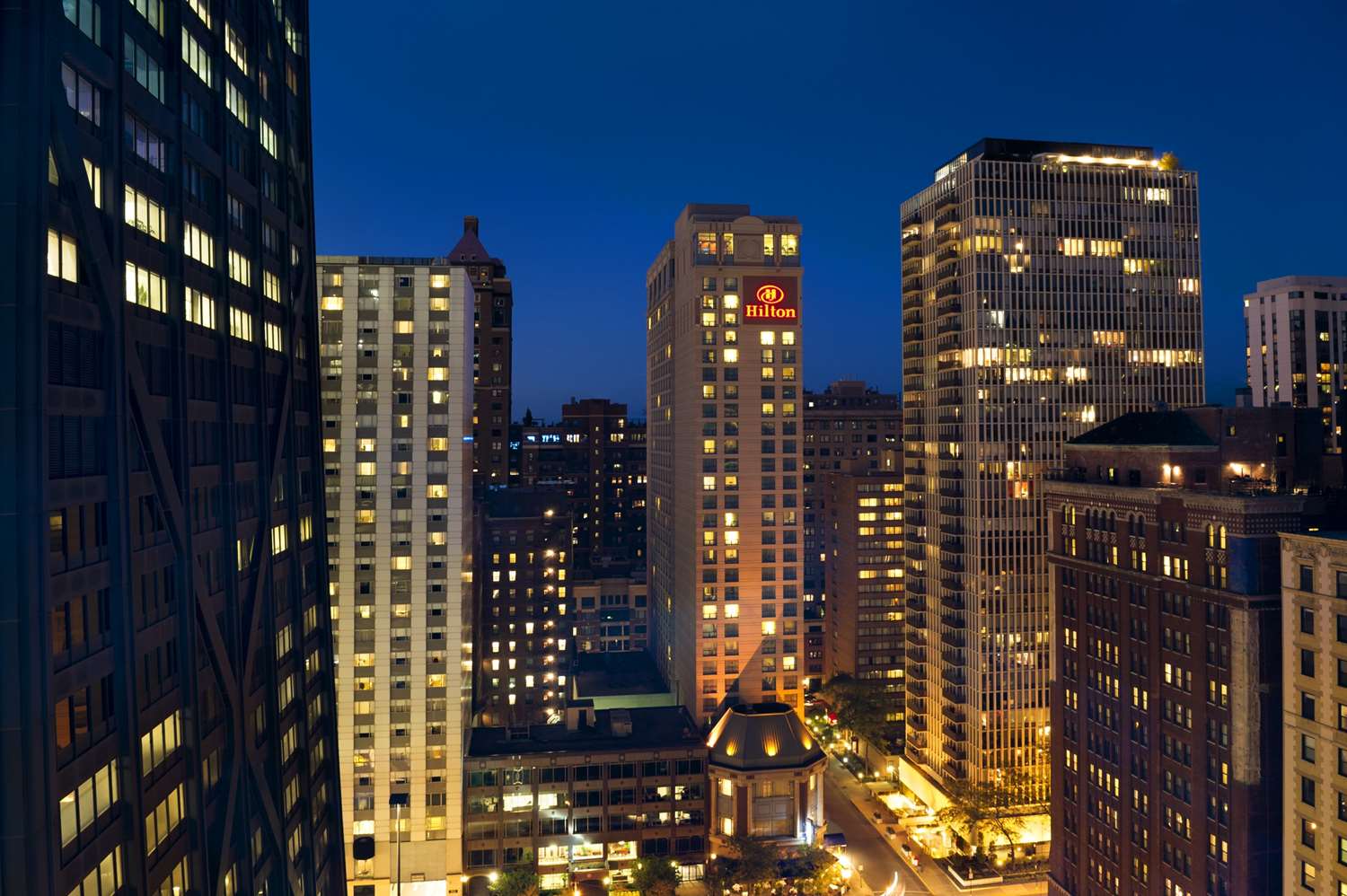 Hotel HILTON CHICAGO-MAGNIFICENT MILE SUITES