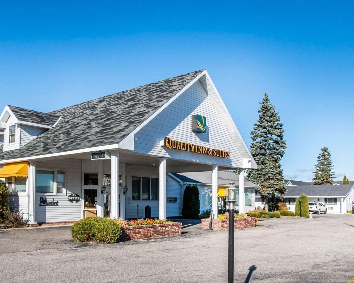 Hotel QUALITY INN & SUITES BEACHFRONT