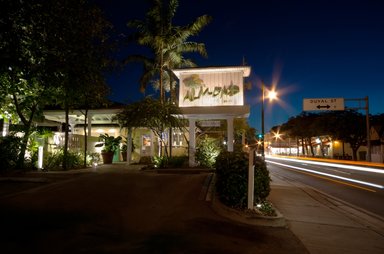 Hotel ALMOND TREE INN