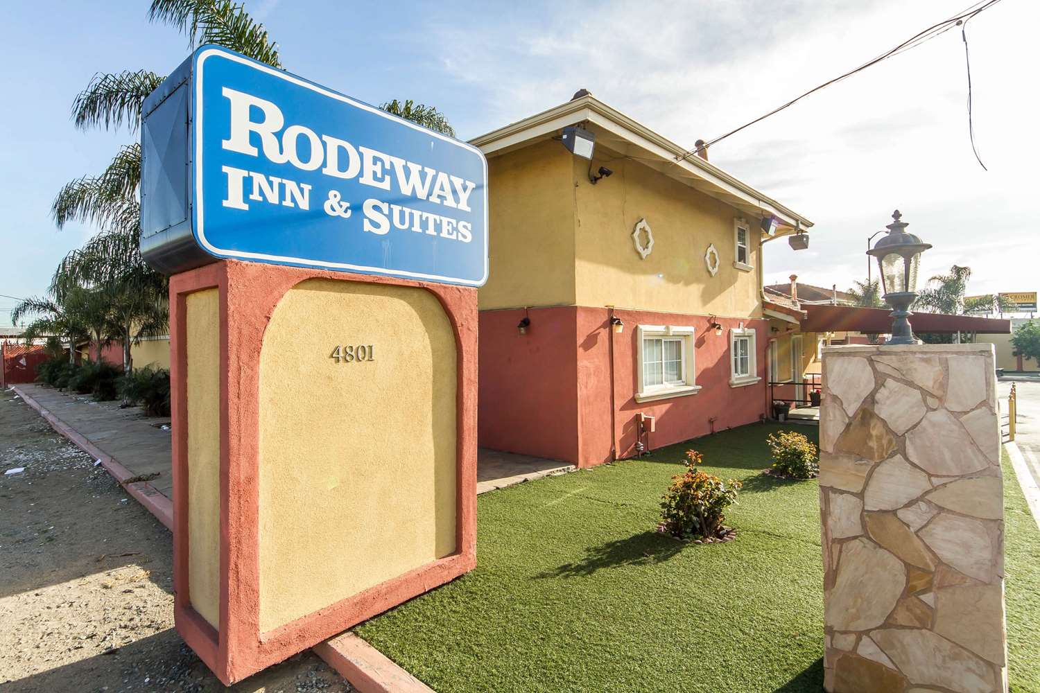 Hotel RODEWAY INN & SUITES NEAR THE COLISEUM & ARENA