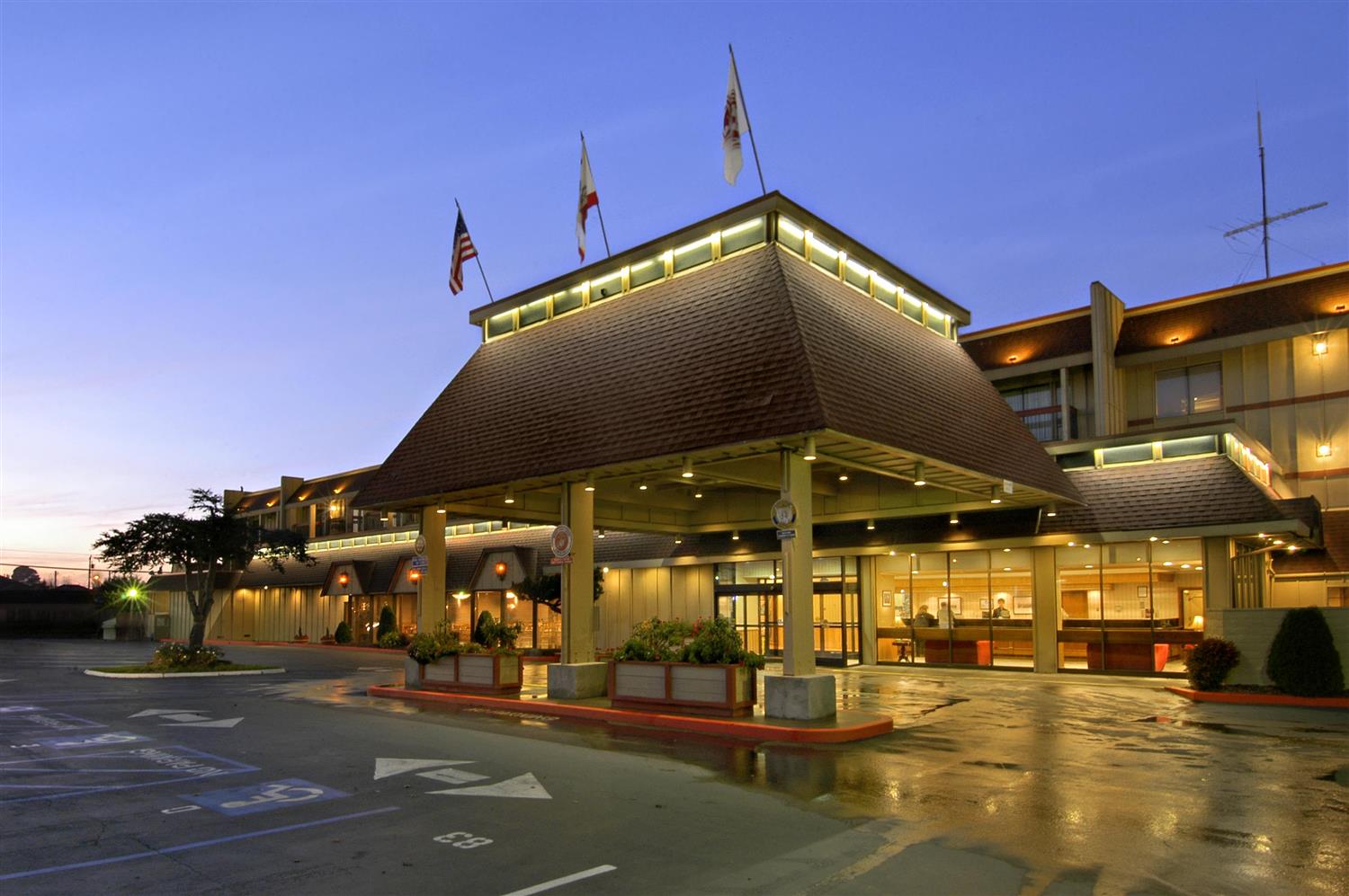 Hotel RED LION EUREKA