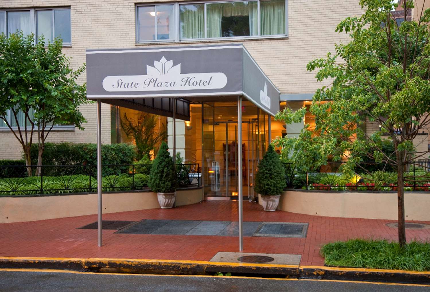 Hotel STATE PLAZA HOTEL