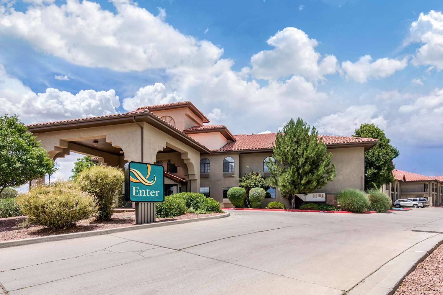 Hotel QUALITY INN & SUITES