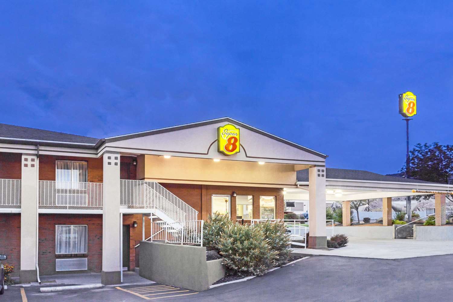 Hotel SUPER 8 SALINA/SCENIC HILLS AREA