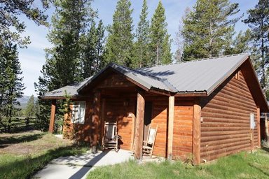 Hotel HEADWATERS LODGE AND CABINS AT FLAGG RANCH