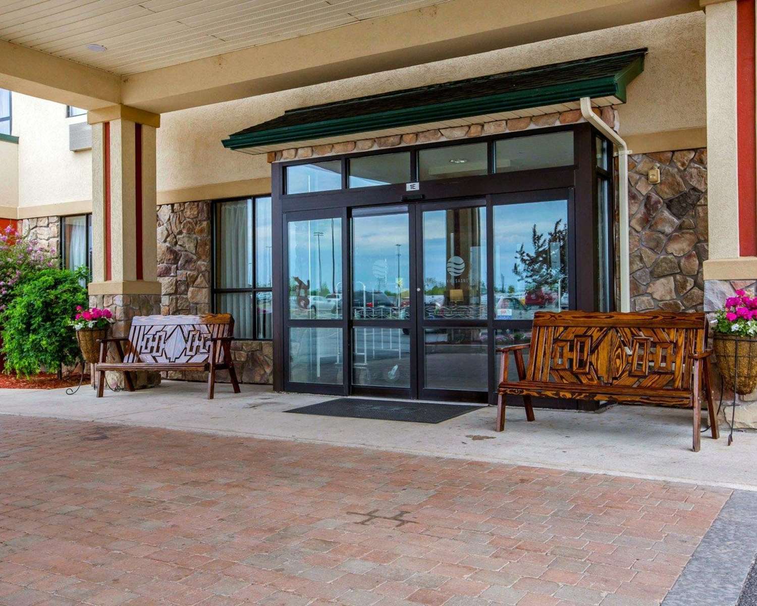 Hotel COMFORT INN & SUITES ADJ TO AKWESASNE MOHAWK CASINO
