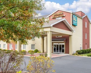 Hotel QUALITY INN & SUITES