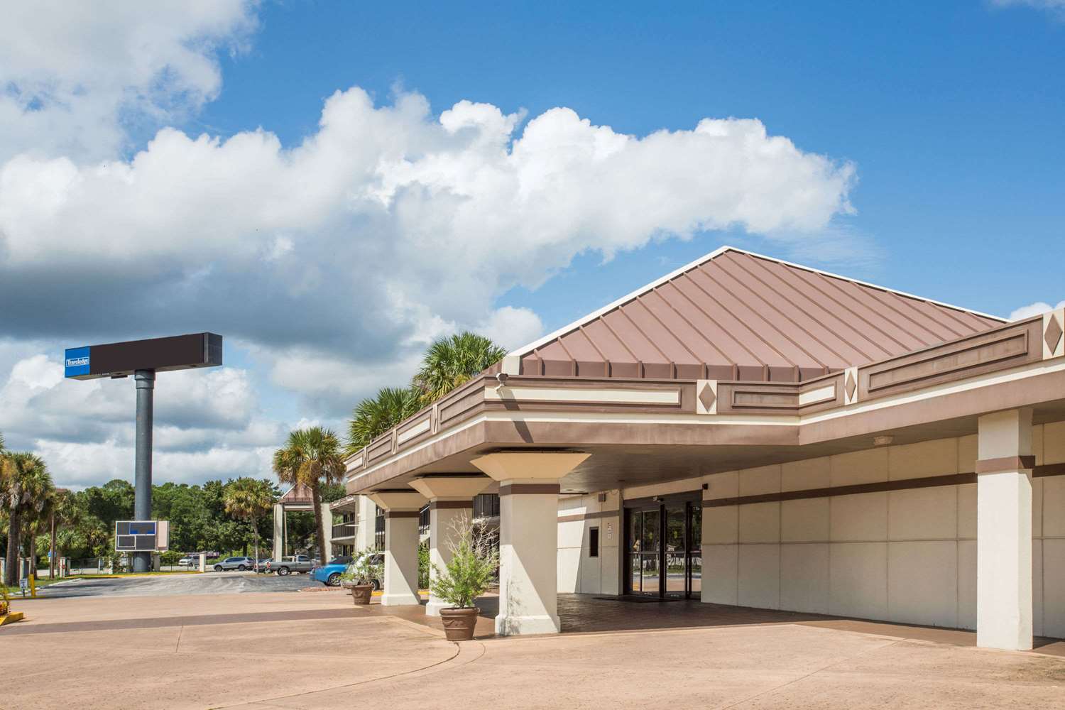 Hotel TRAVELODGE BY WYNDHAM, DELTONA