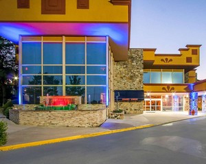 Hotel CLARION INN AND SUITES UNIVERSITY C