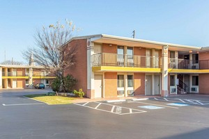 Hotel ECONO LODGE INN & SUITES COLUMBUS