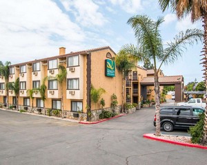 Hotel QUALITY INN & SUITES NEAR THE BORDER