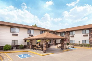Hotel DAYS INN & SUITES BY WYNDHAM DAVENPORT EAST