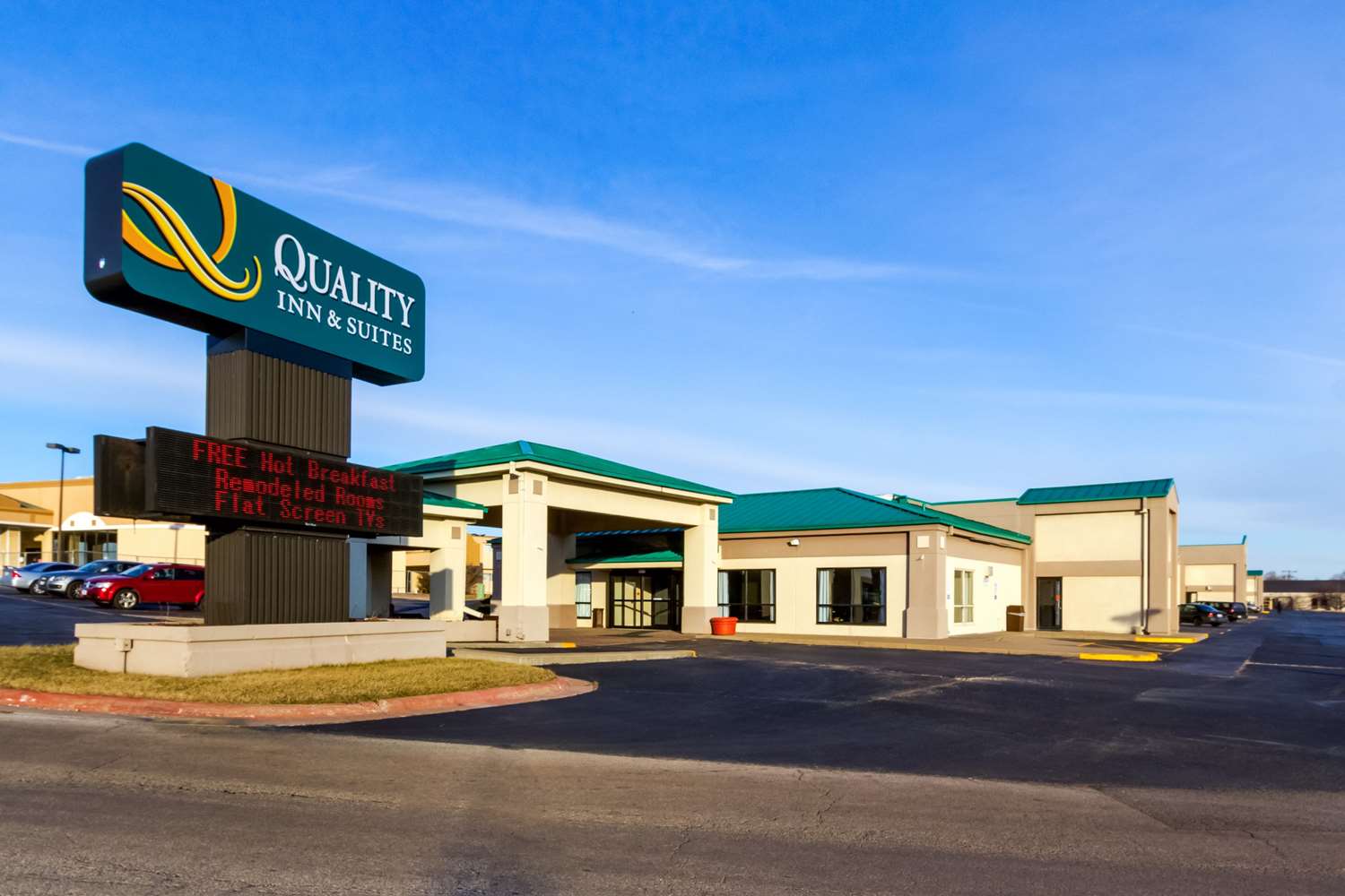Hotel QUALITY INN & SUITES MOLINE - QUAD CITIES