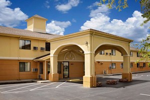 Hotel SUPER 8 MUNCIE/BALL ST. COLLEGE AREA