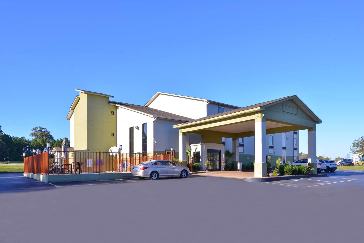 Hotel AMERICAS BEST VALUE INN AND SUITES CLINTON JACKSON