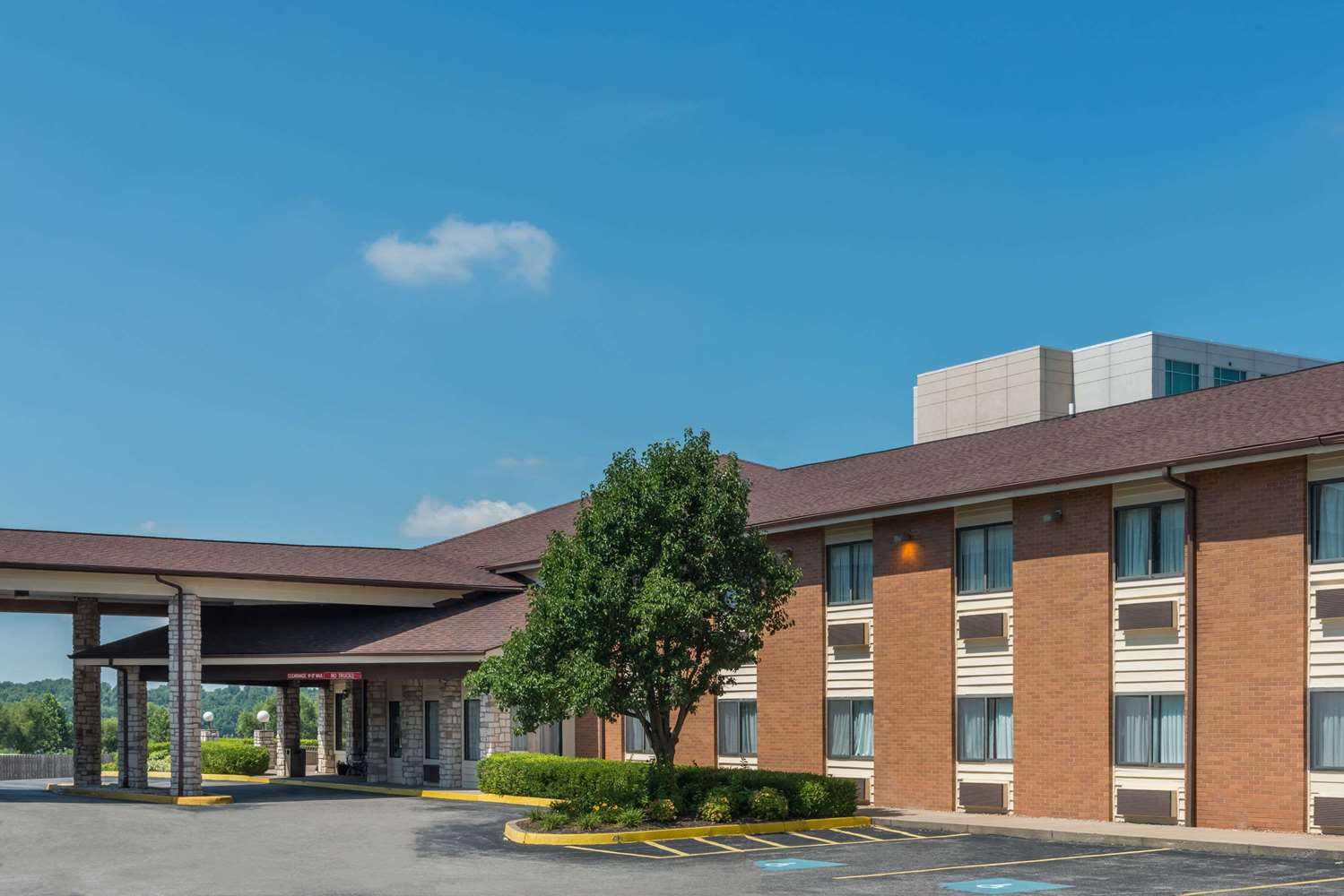 Hotel BAYMONT INN & SUITES METROPOLIS