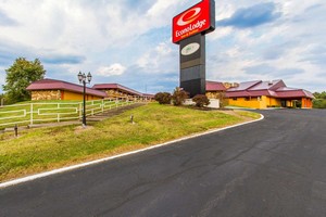 Hotel ECONO LODGE INN & SUITES GILBERTSVILLE