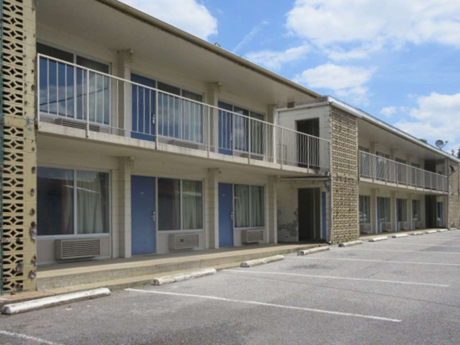 Hotel ECONO LODGE METROPOLIS
