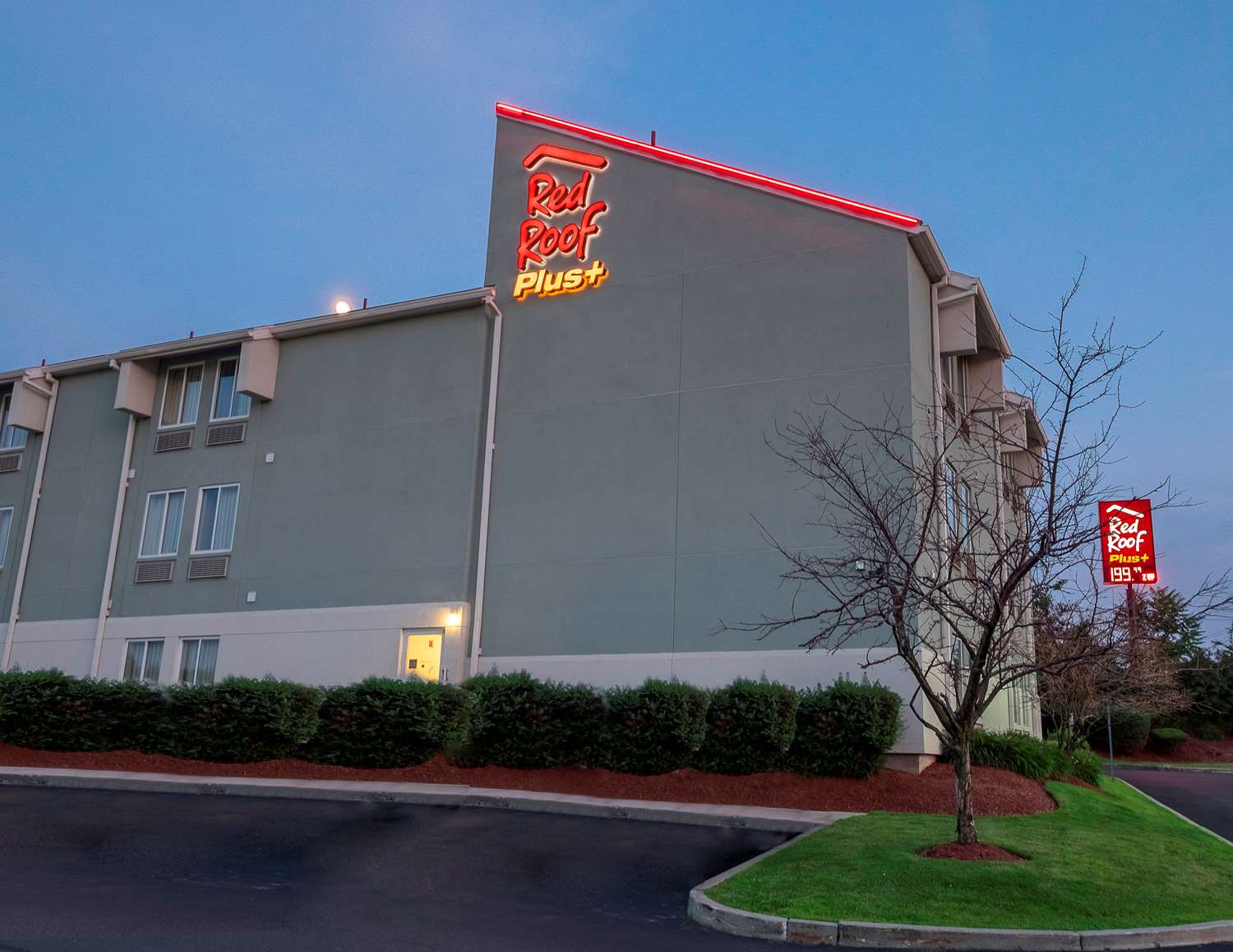 Hotel RED ROOF PLUS+ BOSTON-LOGAN