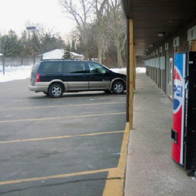 Hotel SLEEP-EES INN SAGINAW