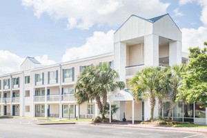 Hotel BAYMONT INN & SUITES WILMINGTON