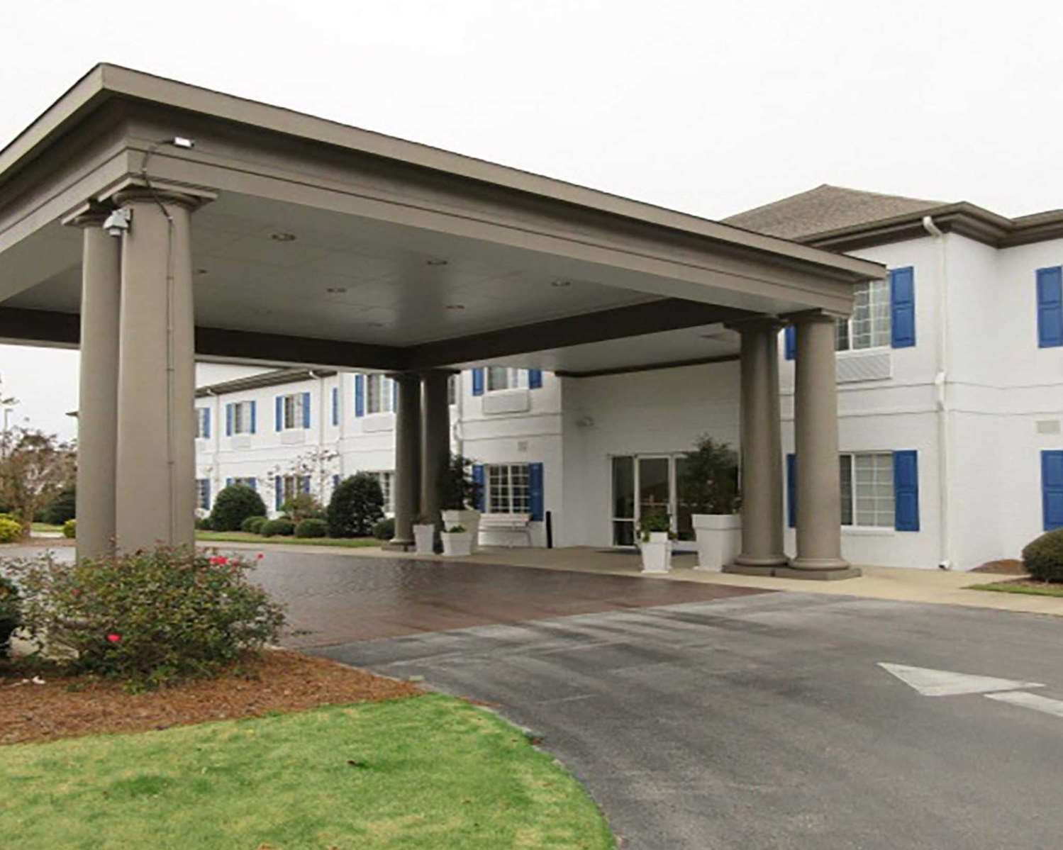Hotel QUALITY INN & SUITES SNEADS FERRY - NORTH TOPSAIL BEACH