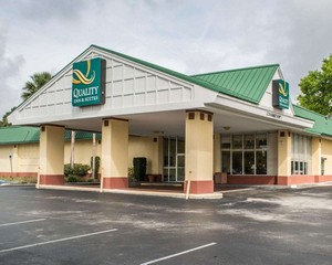 Hotel QUALITY INN & SUITES AND CONFERENCE CENTER