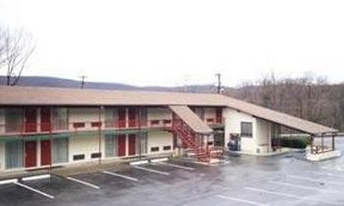 Hotel FAIRBRIDGE INN AND SUITES AT WEST POINT