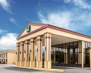 Hotel QUALITY INN & SUITES