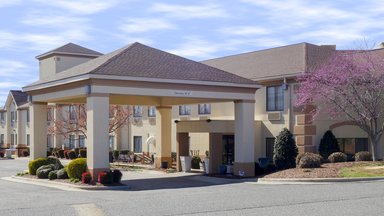 Hotel COUNTRY INN & SUITES BY RADISSON, SHELBY, NC
