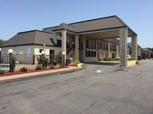 Hotel DELUXE INN AND SUITES YORK