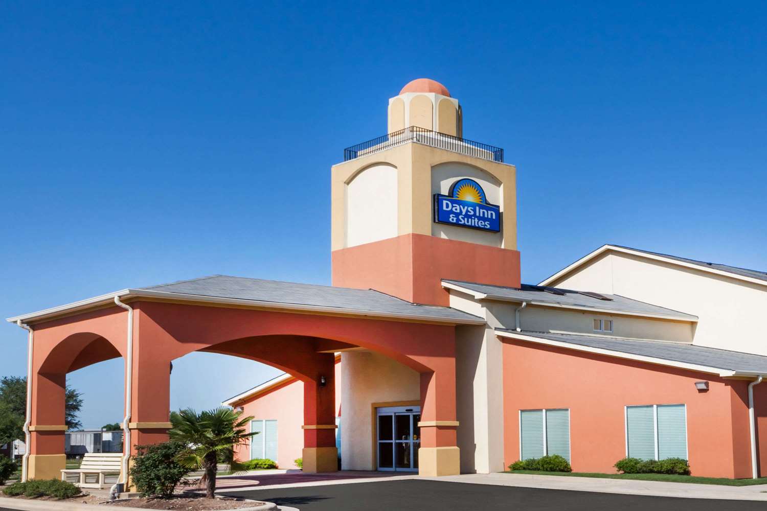 Hotel DAYS INN & SUITES MARQUEZ