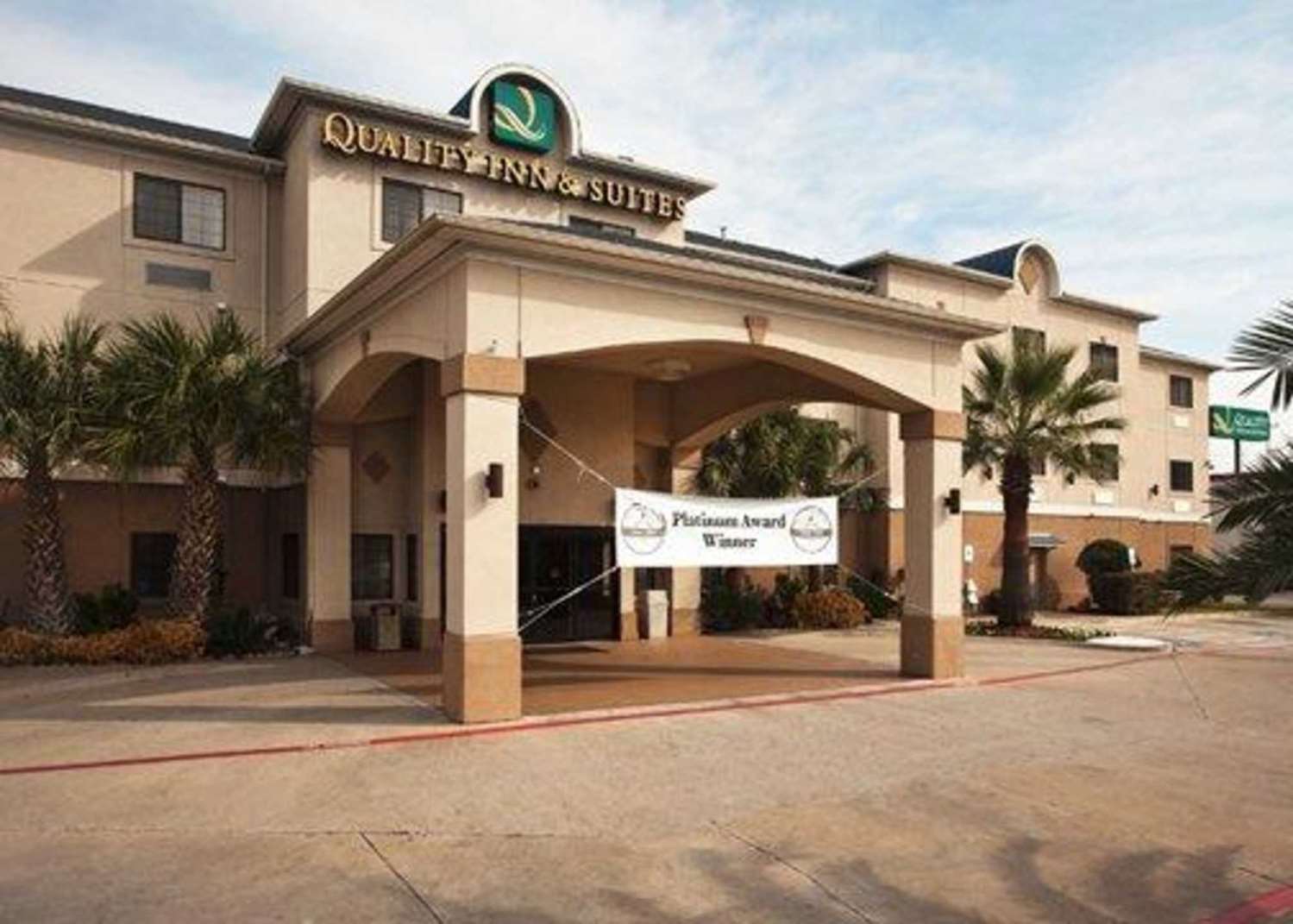 Hotel QUALITY INN & SUITES NEAR UNIVERSITY